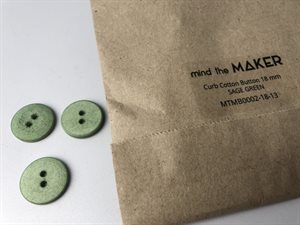Curb cotton button fra mind the maker - i sage green, 18 mm